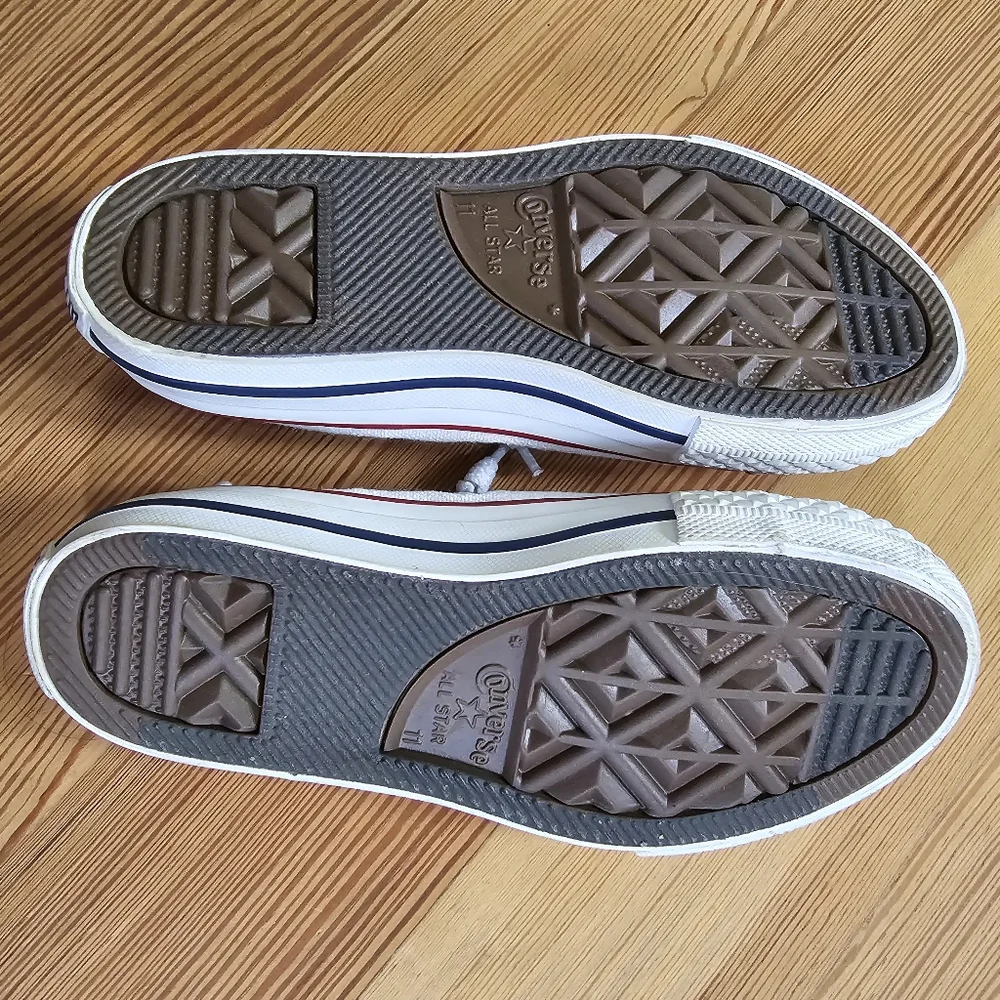 CONVERSE ALL STAR Chuck Taylor shoes, little girl size 11 NEW without tags
